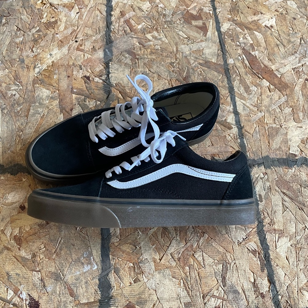 Vans Black and White Old Skool Sneakers Classic Design men’s 8 women’s 9.5